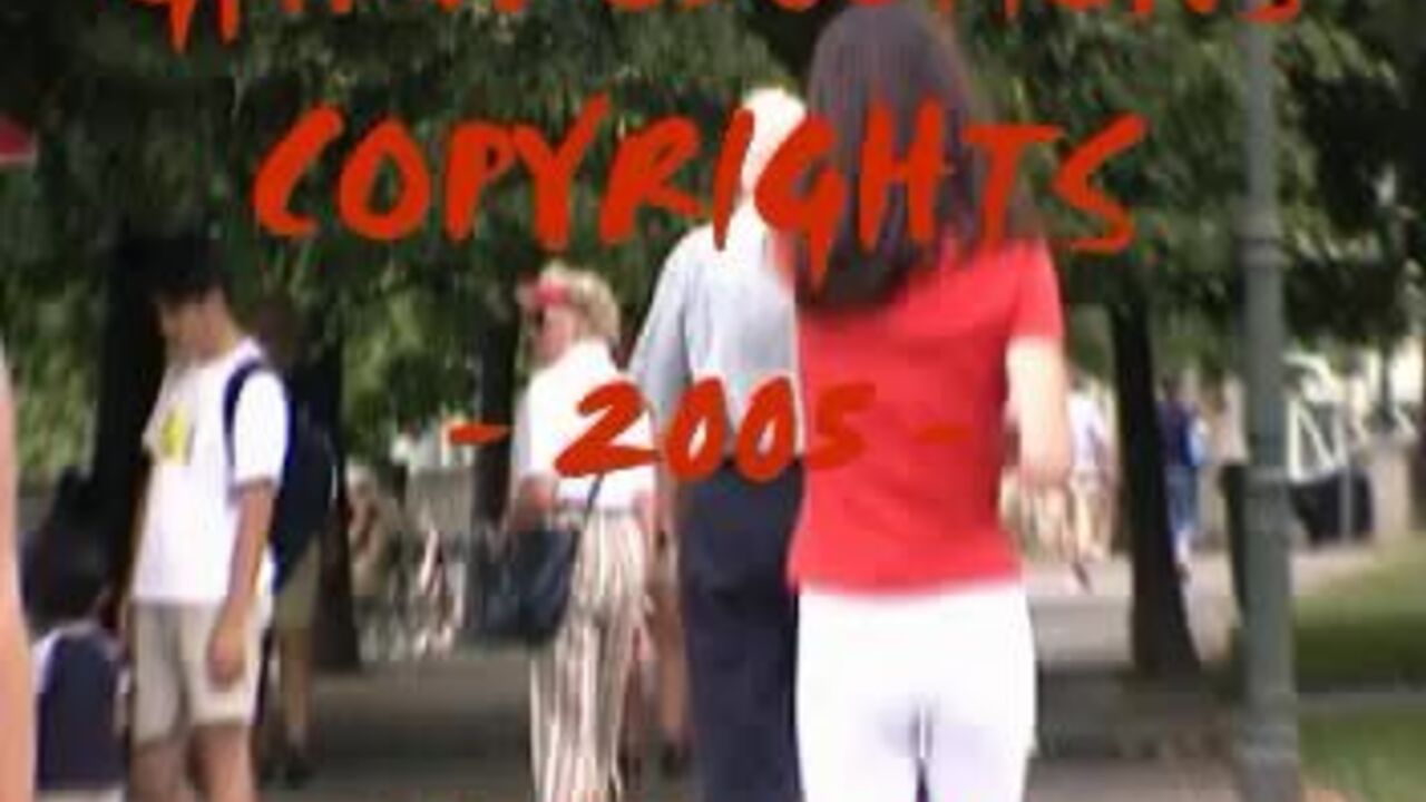 Watch this slutty girl pee in public like a pro in her scat pants