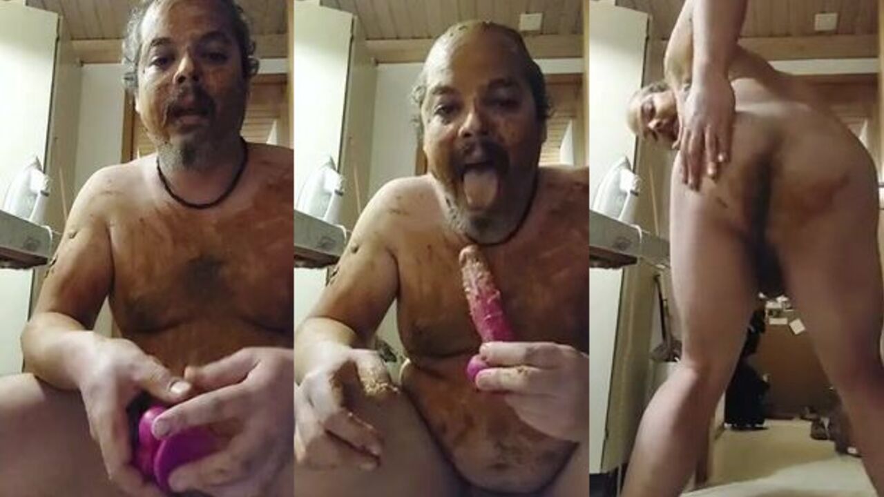 Scaty slut gets wild in smearing, playing & eating her way to orgasm