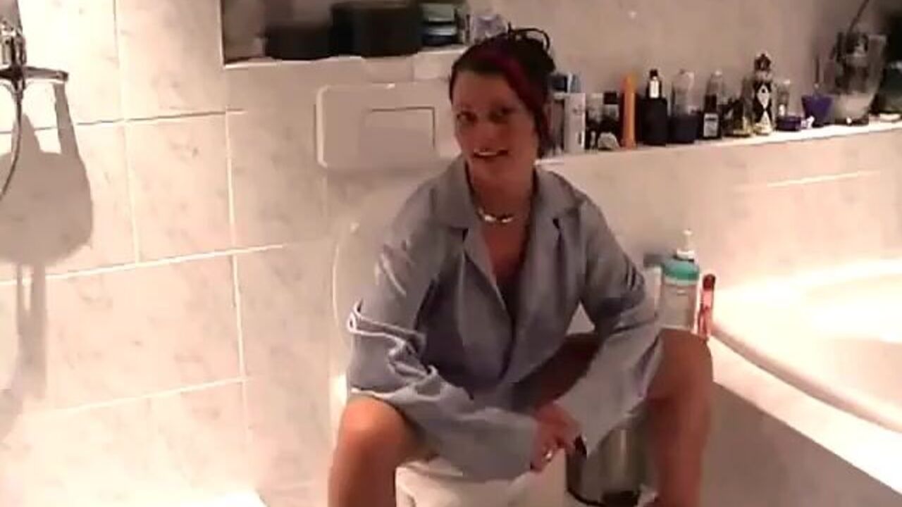 Watch this dominant slut use toilet paper and piss in public like a pro