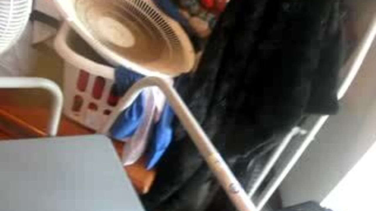 Watch this BBW toilet seat ass drop while she gets her turds down!