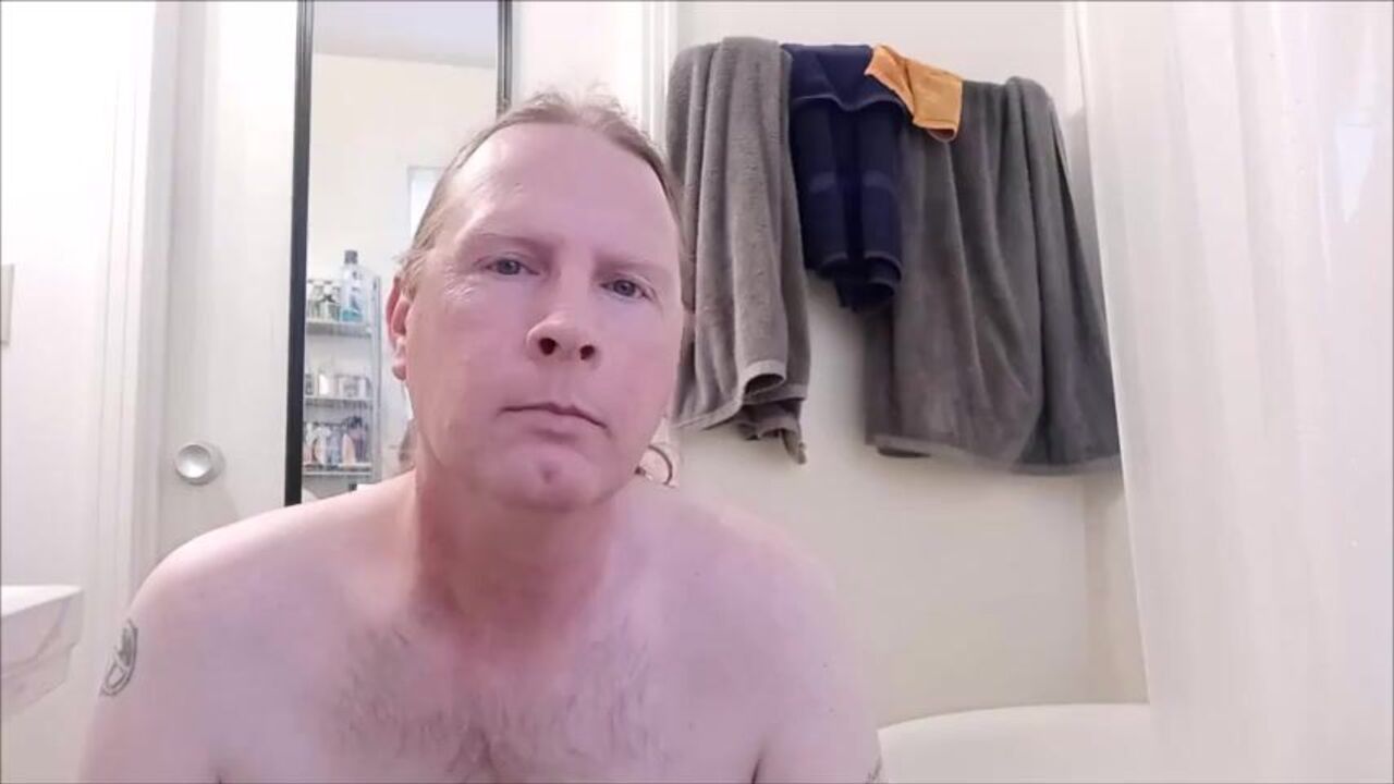 Watch this amateur slut take a messy facial in HD