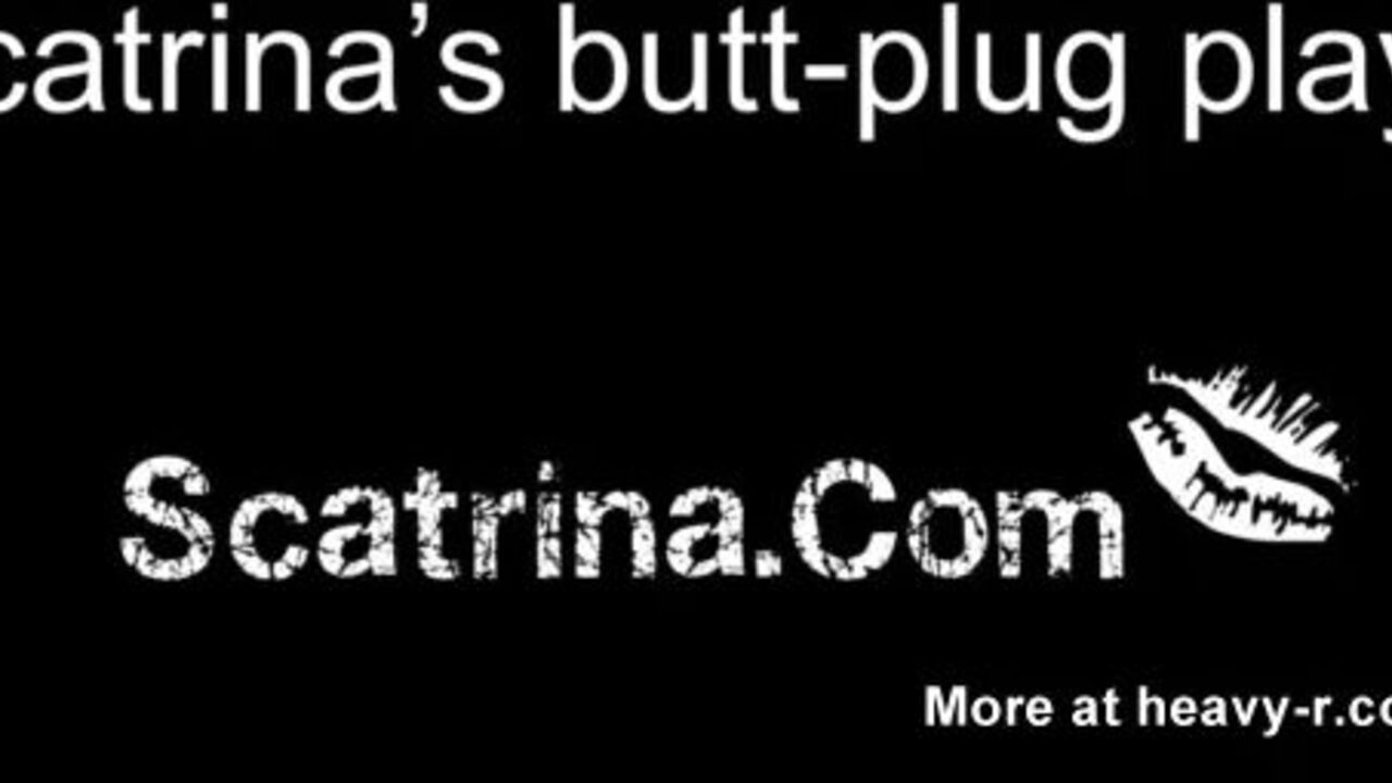 Watch this amateur slut shitting herself with a filthy butt plug