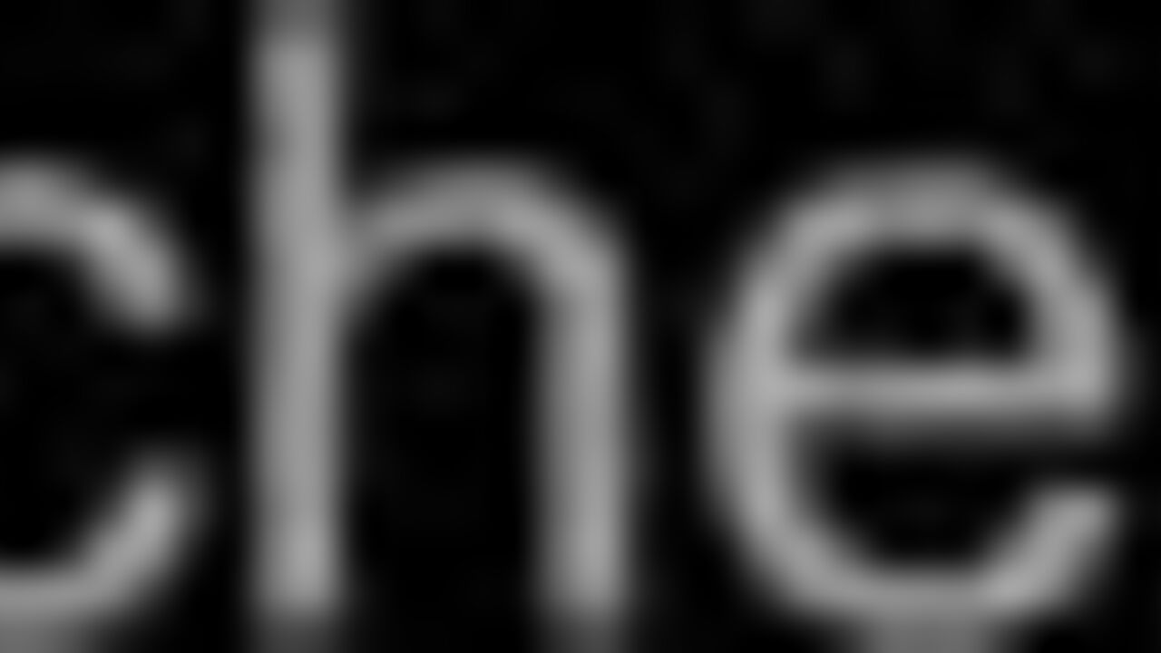 Get off with scat play & anal toys in this solo adventure