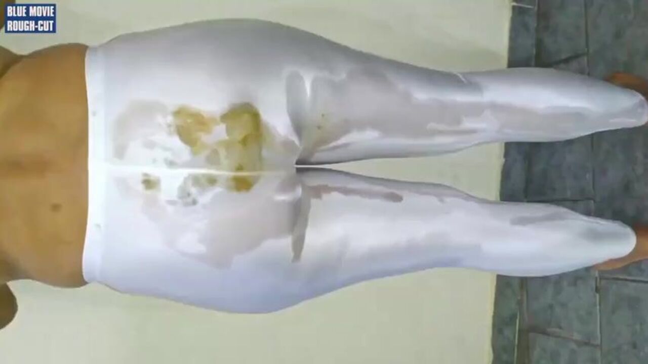 Watch this fine cake get her leggings dirty and take it like a champ