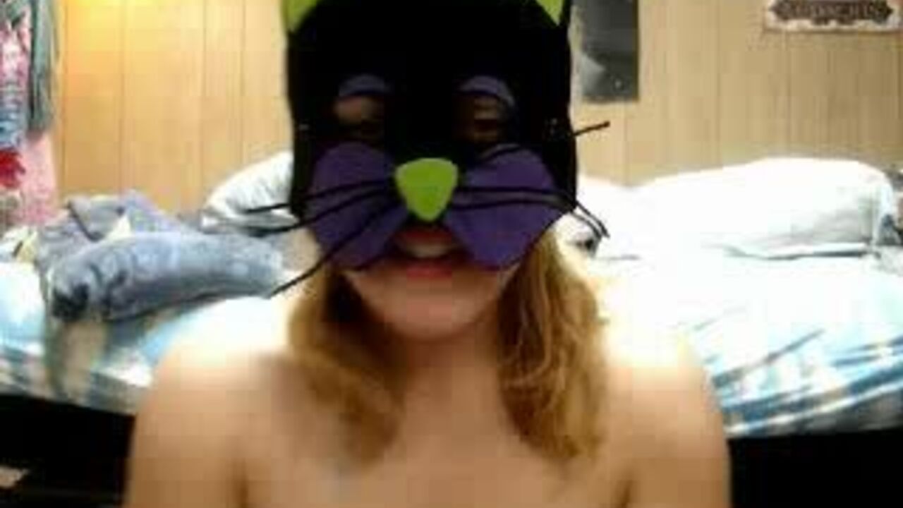 Watch this scat porn video with a scat girl getting off with her favorite objects