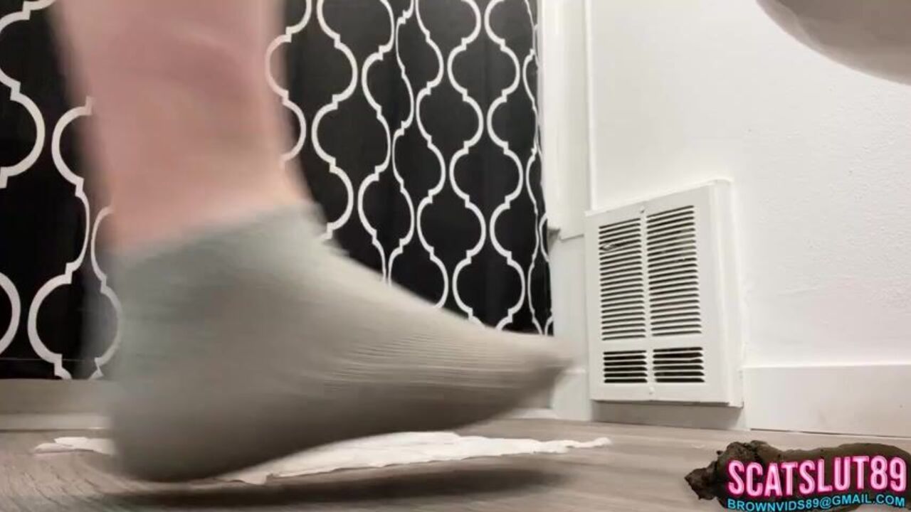 Watch this stunning BBW get her fat ass and bubble butt scat and pissed on