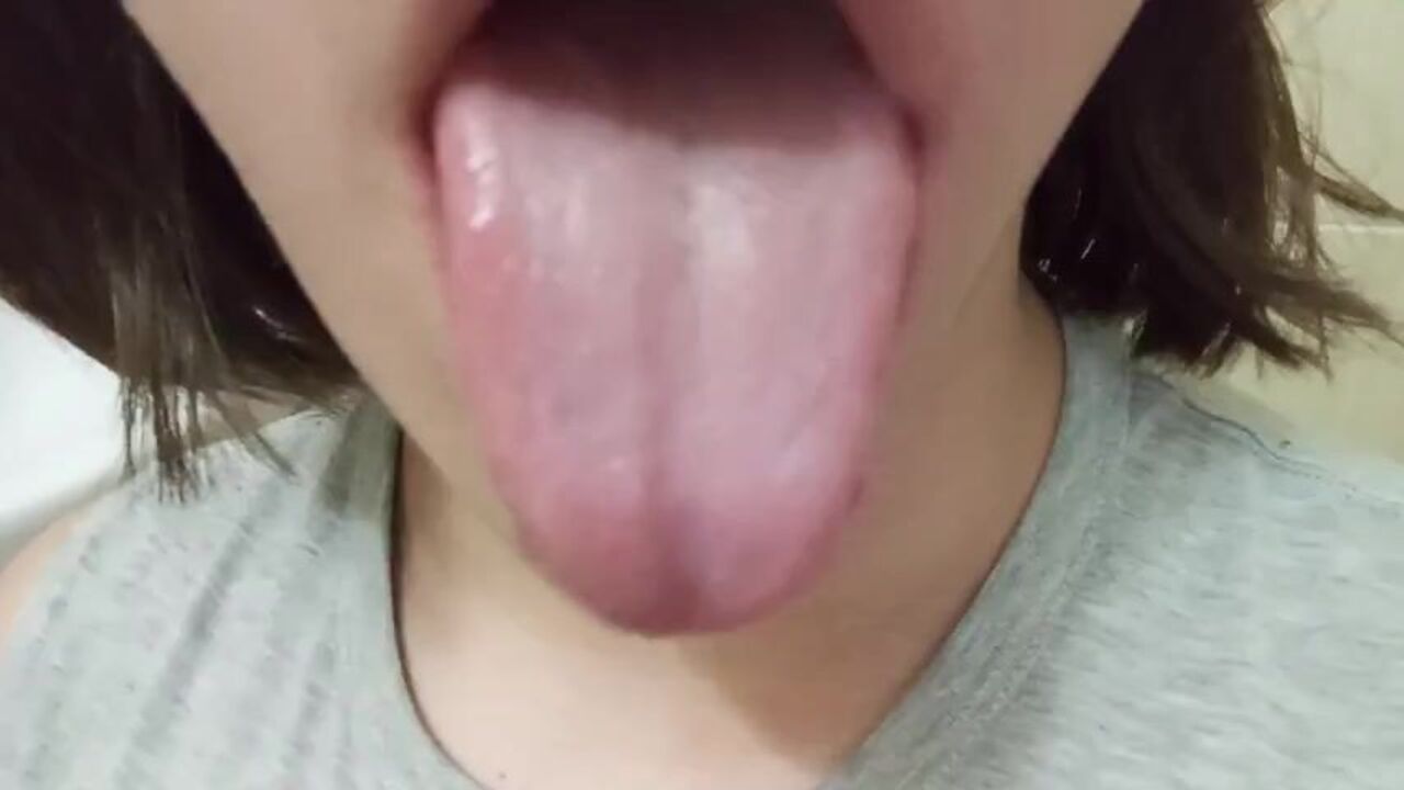 I'm your ultimate scat slut for kissing and sucking - no strings attached!