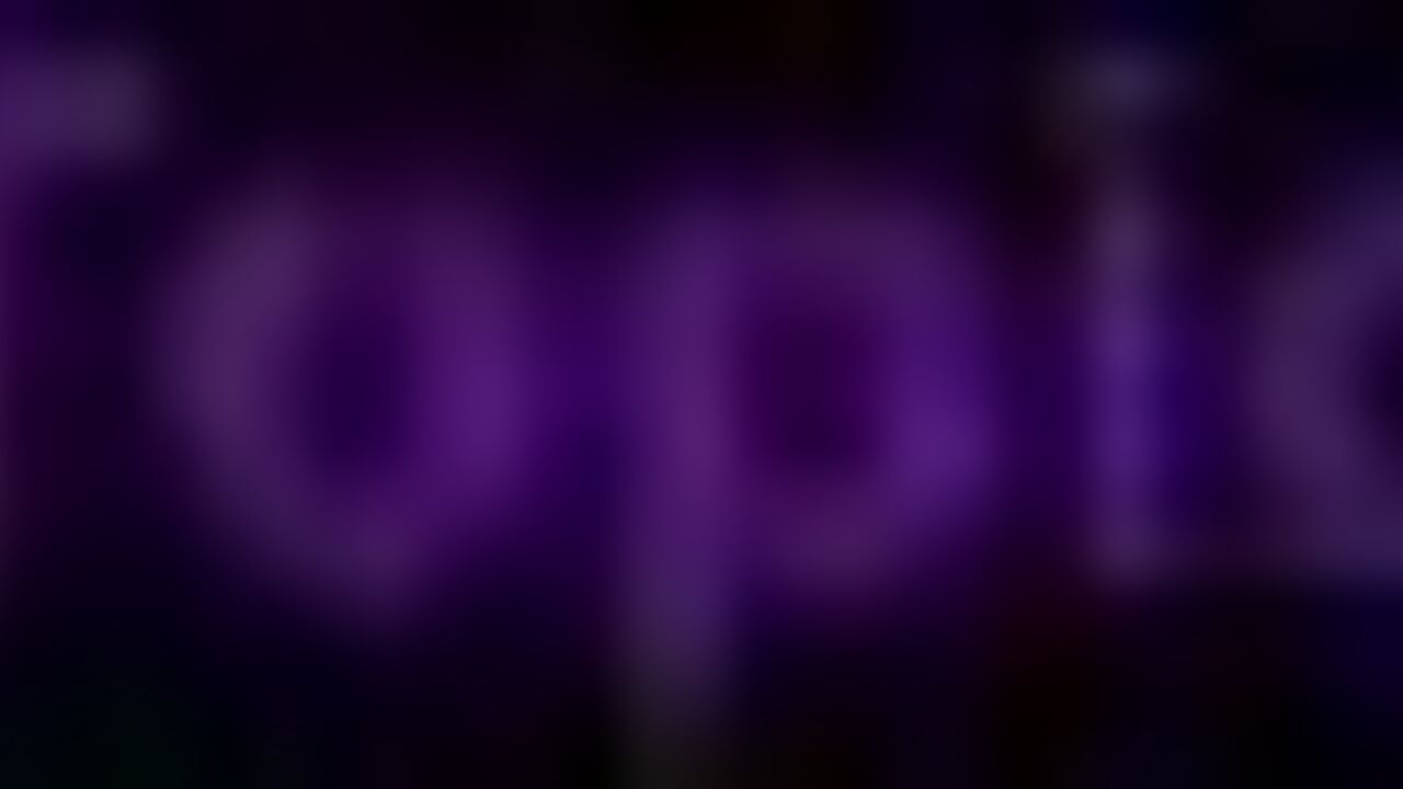 Watch this scatty slut get her morning wood with a messy, messy breakfast