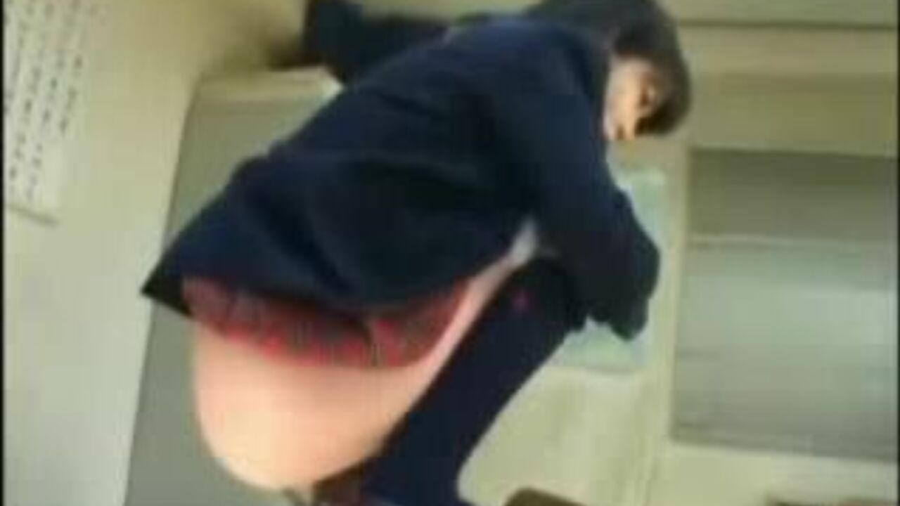 Watch this filthy video of a scat pussied slut getting drilled between two tables