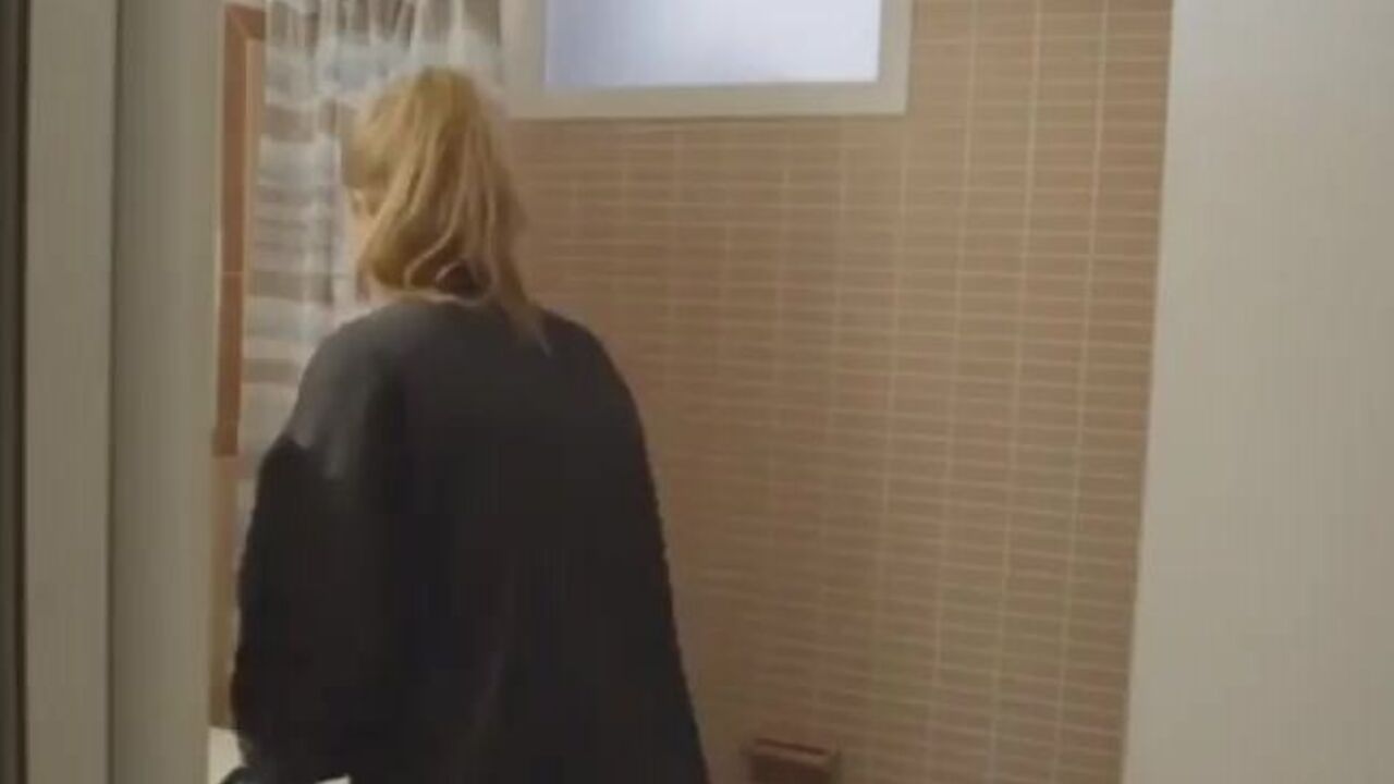 Piranha Sharks eat Nude Girl's ass in the Bathtub