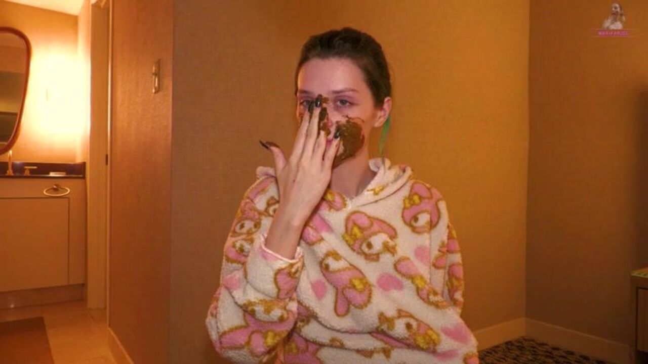 Watch me get my face covered in scat & slave girl worship as I rub my face with her filthy scat