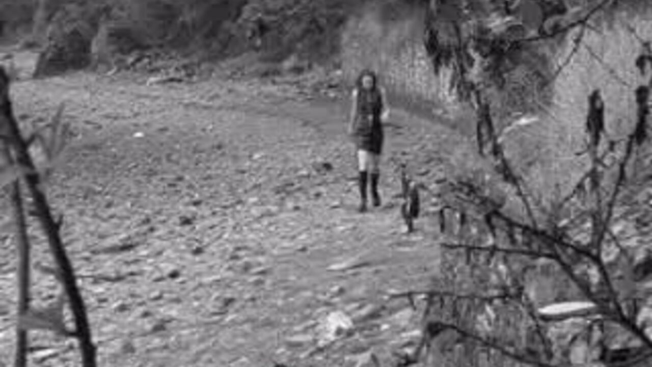 Lucy Woods devours her own filth in this scat video