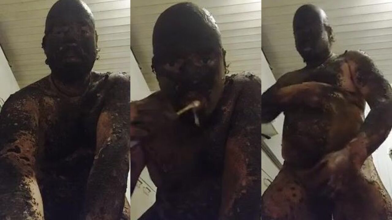 Hot scat porn action on Monday night - smearing, smearing, smearing!