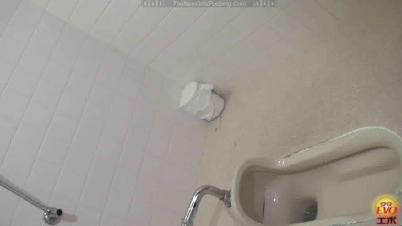 Caught on camera: Girl gets off watching herself scat & then gets a surprise from her toilet