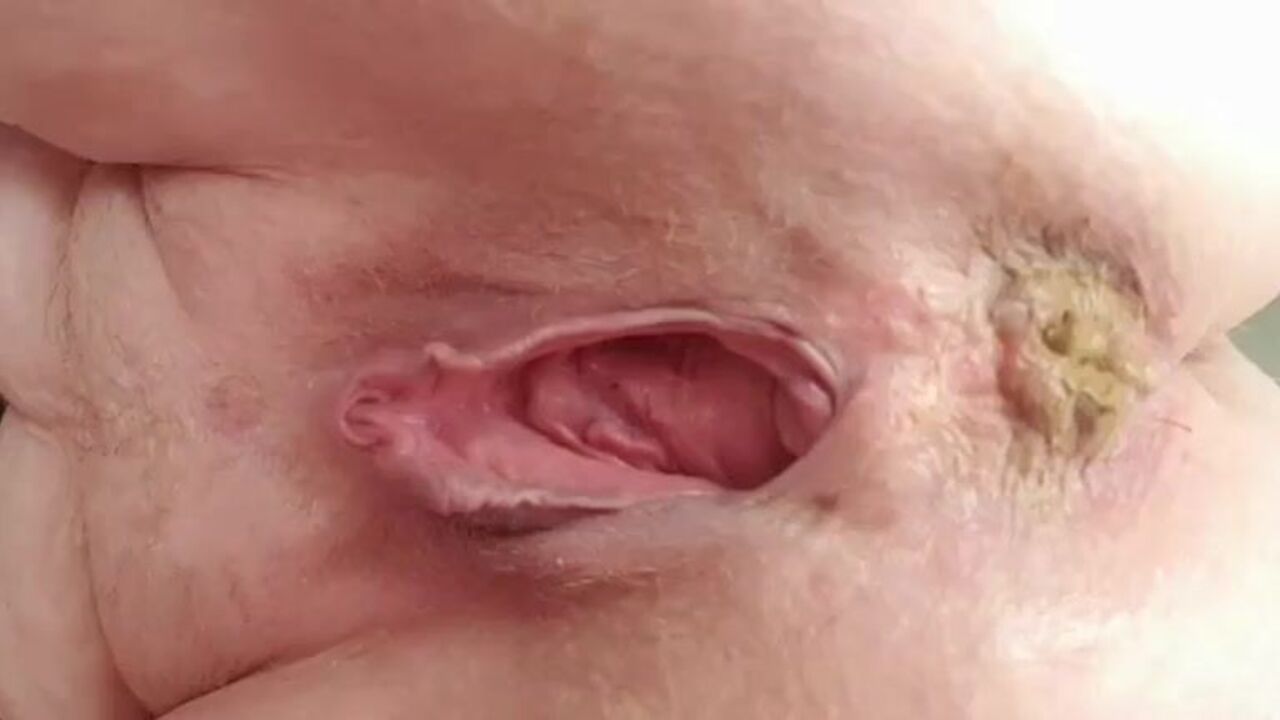 Watch this filthy slut scat and get off on her own volition