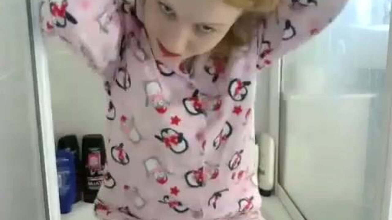 Watch this kinky girl piss, smaste and defecate in her own scat!