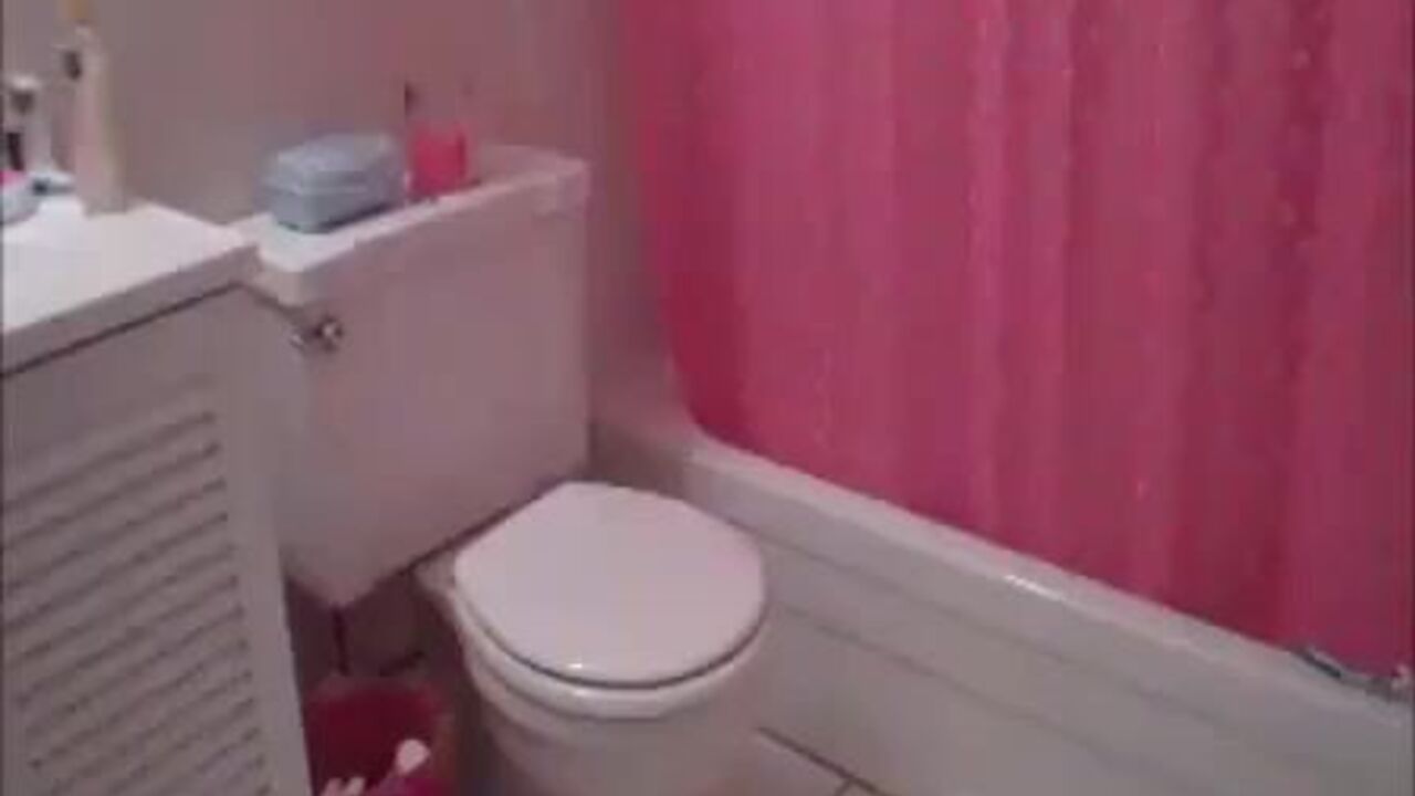 Watch this curvy babe get her scat wet and dirty in this filthy porno