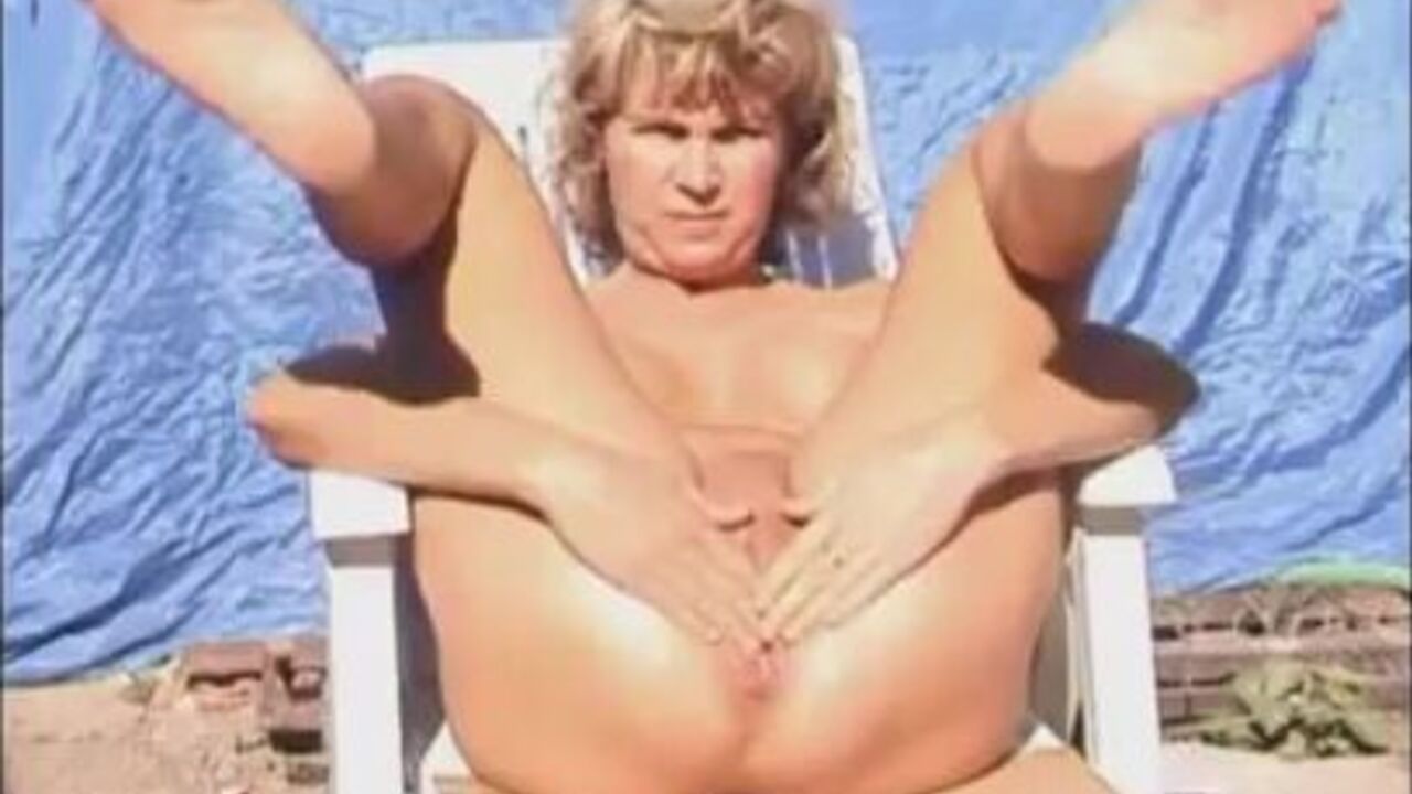 Watch this Russian mature slut pooped out in front of the camera