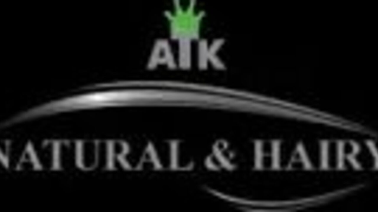 Latina babe gets off by playing with her own scat in hot mix