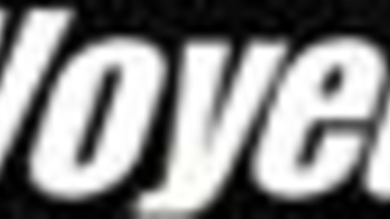 Big ass teen gets a kinky toilet surprise in Scat Voyeur