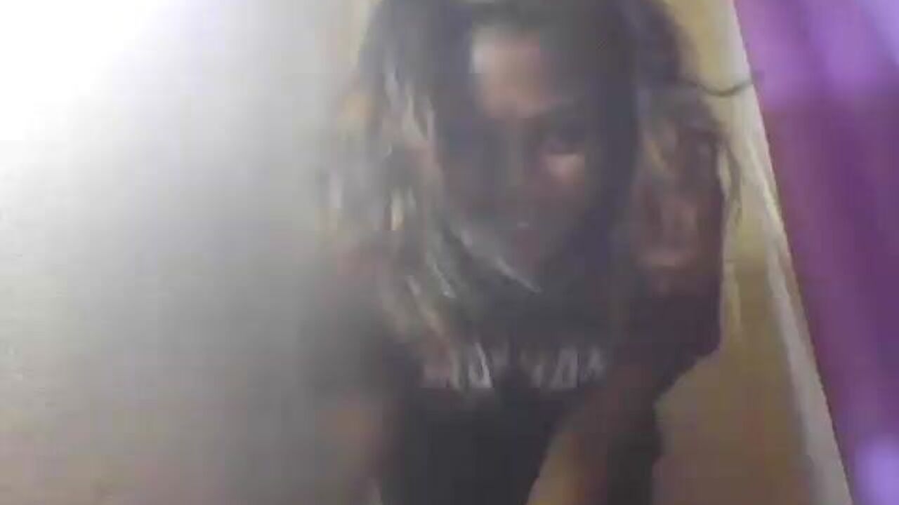 Watch this black African babe strip down & pee in her own scat