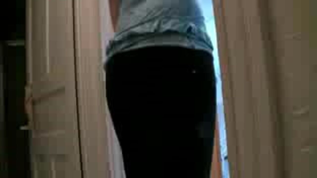 Kelly, the scatty slave, craves your toilet time