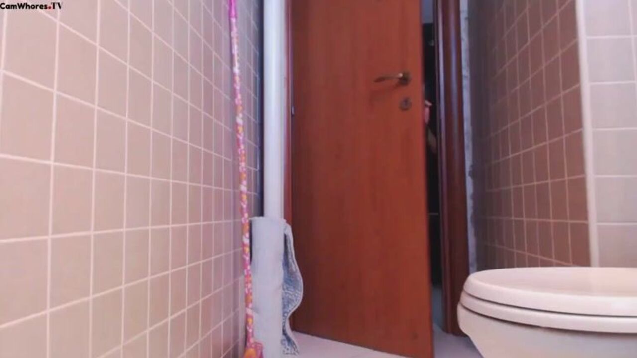 Watch this hot slut get her scat satisfied in a kinky video