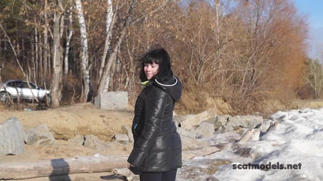 Watch this filthy porn video of a scat girl getting her pussy pooped on the snow