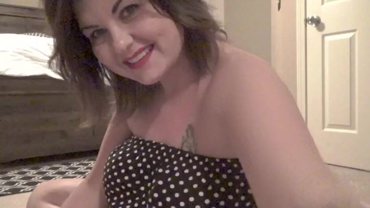 Get ready to take a load off on the bed with this filthy video of scat girls relieving themselves