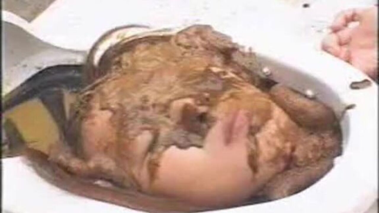 Watch this dirty slut humiliated and scat on the streets of Japan