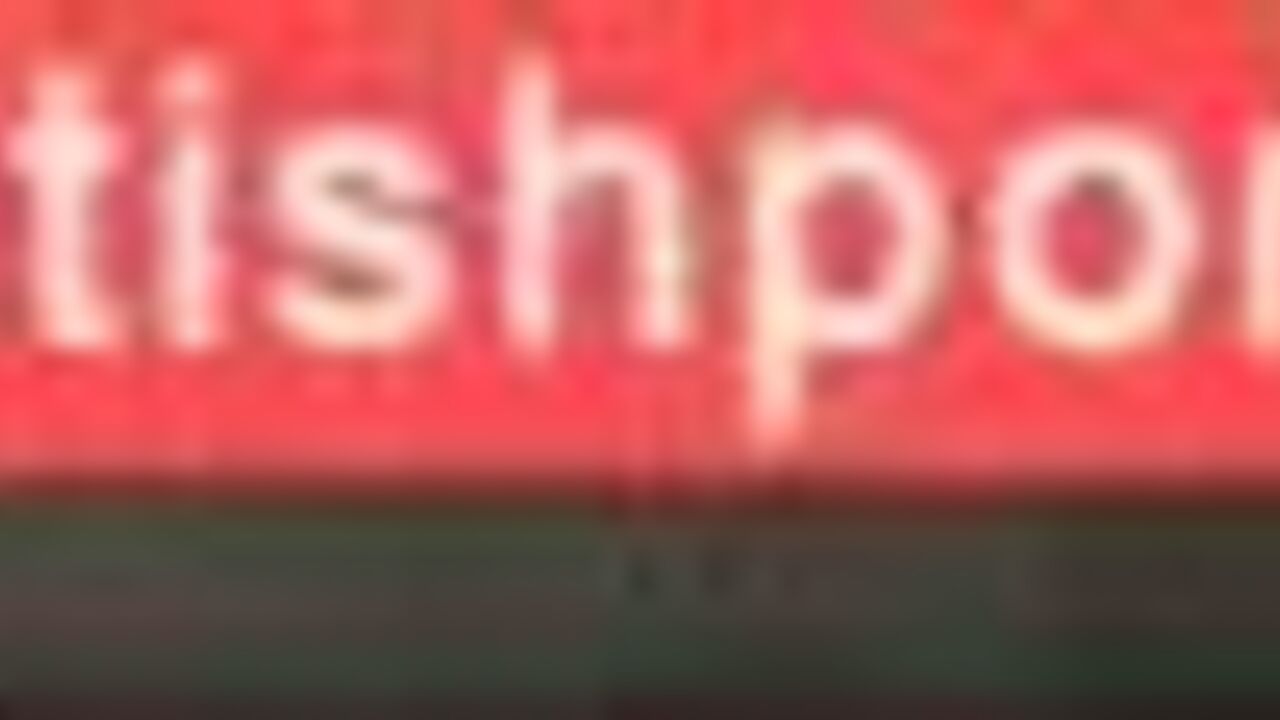 Sexy solo girl with scat takes a dump in her selfie