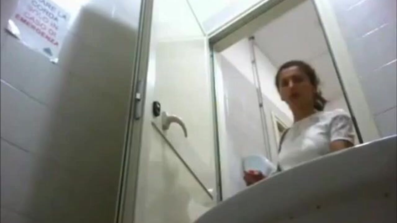 Italian slut gets her scat and drool-covered pussy drilled hard in her own homemade video