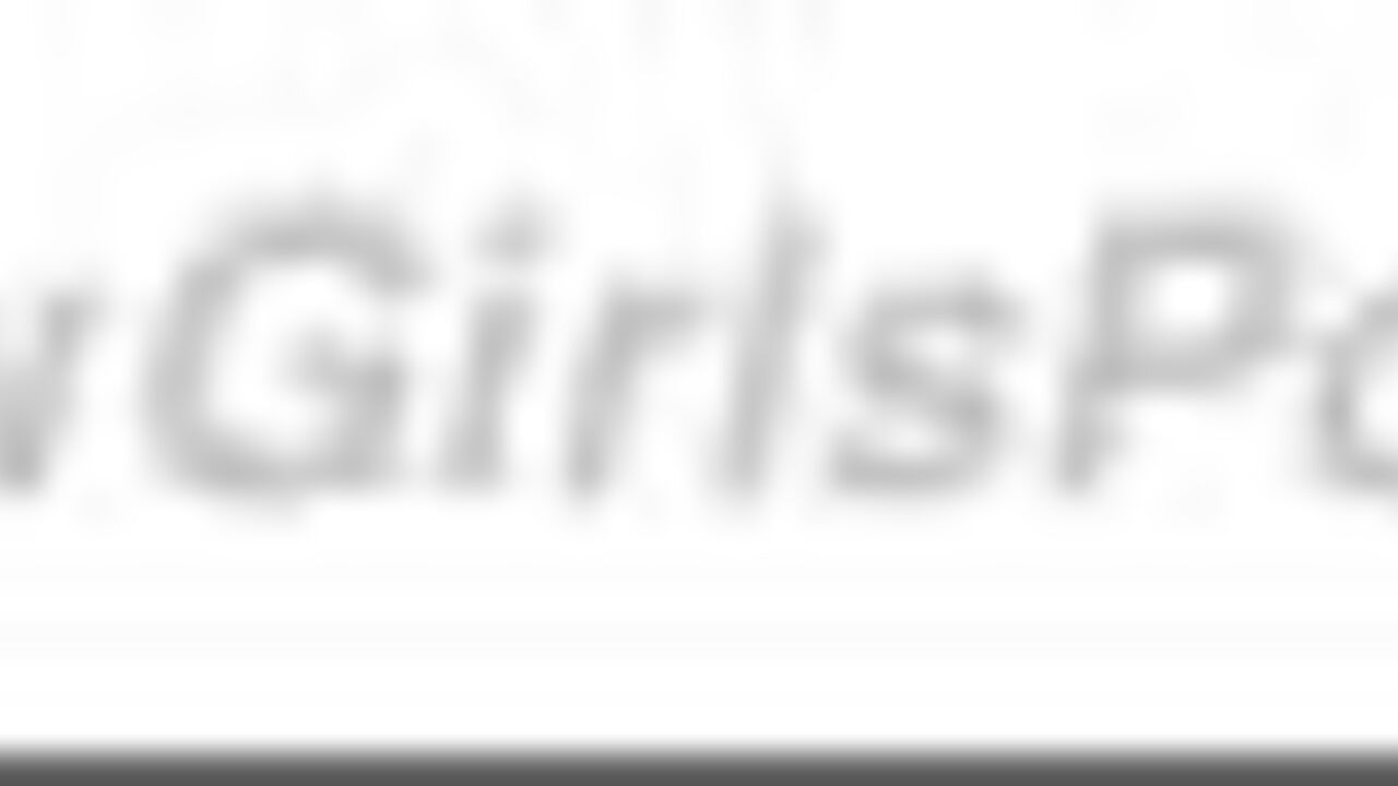 Watch this kinky slut scat in front of the camera and get off to her filthy fetish