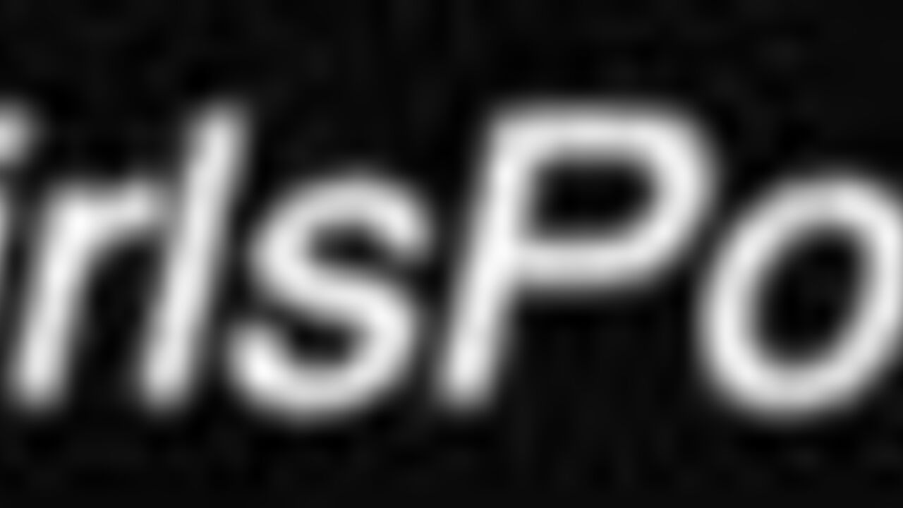 Watch this filthy video of a scatty slut getting her asshole and pussy stuffed with toilet paper