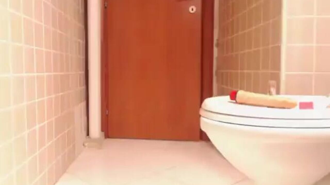 Watch this amateur girl get her pussy and asshole drenched in pee and scat