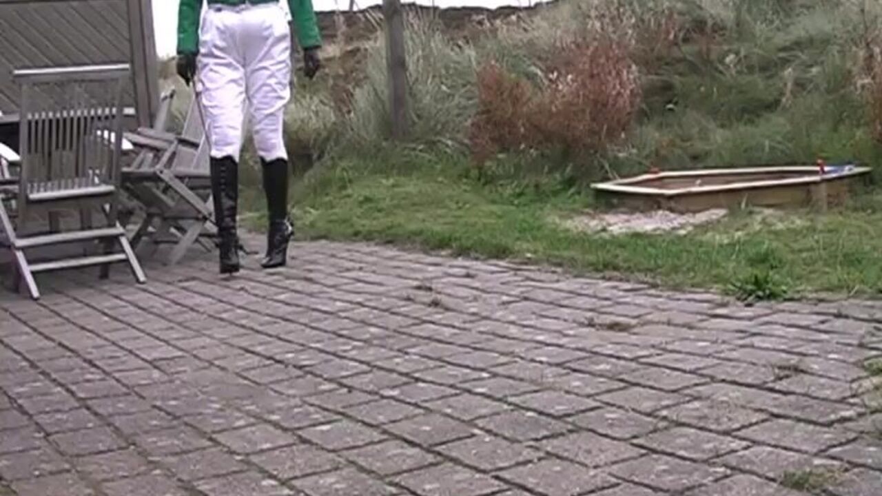 Angelique Kotet gets kinky with her scat & takes it like a champ