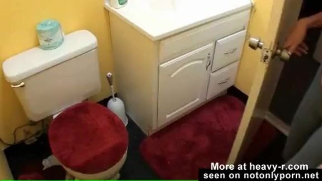 Watch this kinky scat porn video of a filthy slut getting off on her own