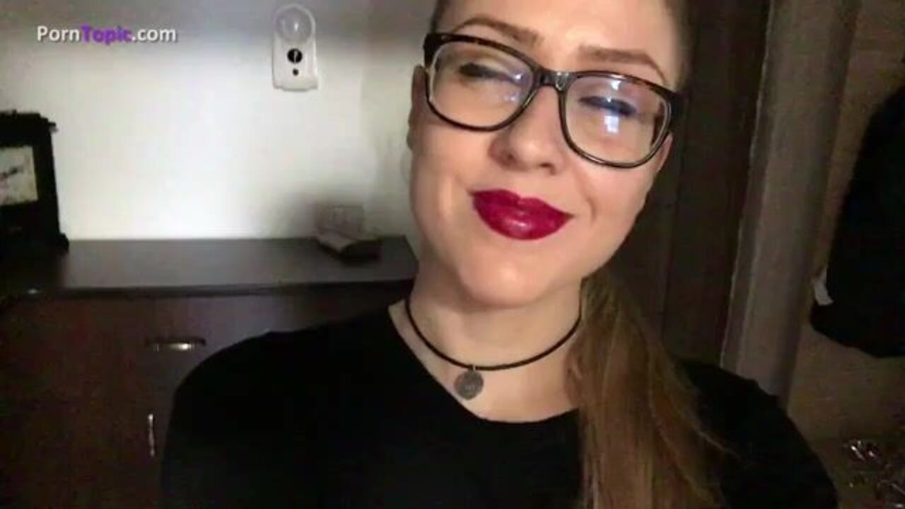 Watch this kinky slut scat and get off like never before!