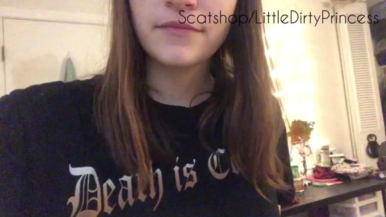 Watch this scatty babe get off on getting her pussy and ass pumped full of warm pee