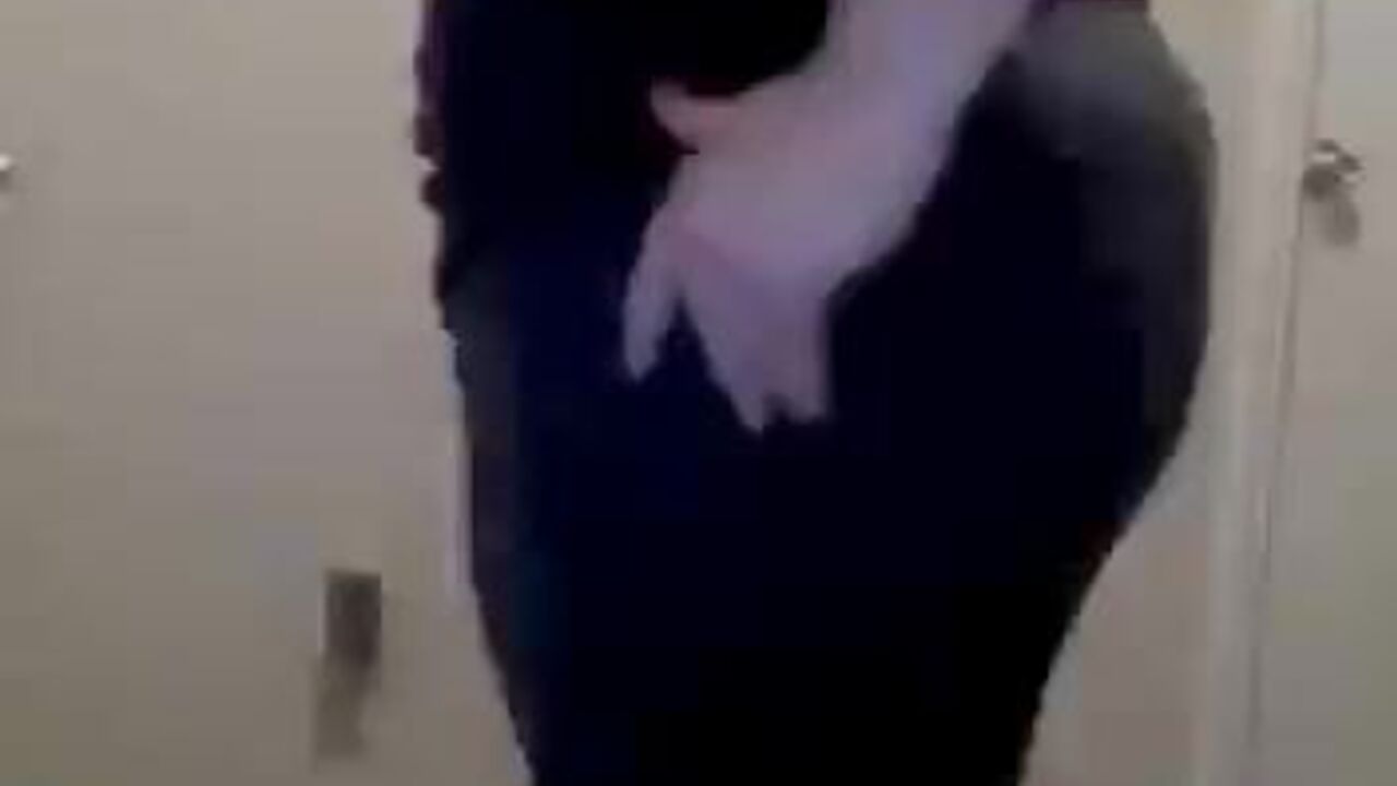 Diarrhea Shart gets her yoga pants ripped while experiencing diarrhea