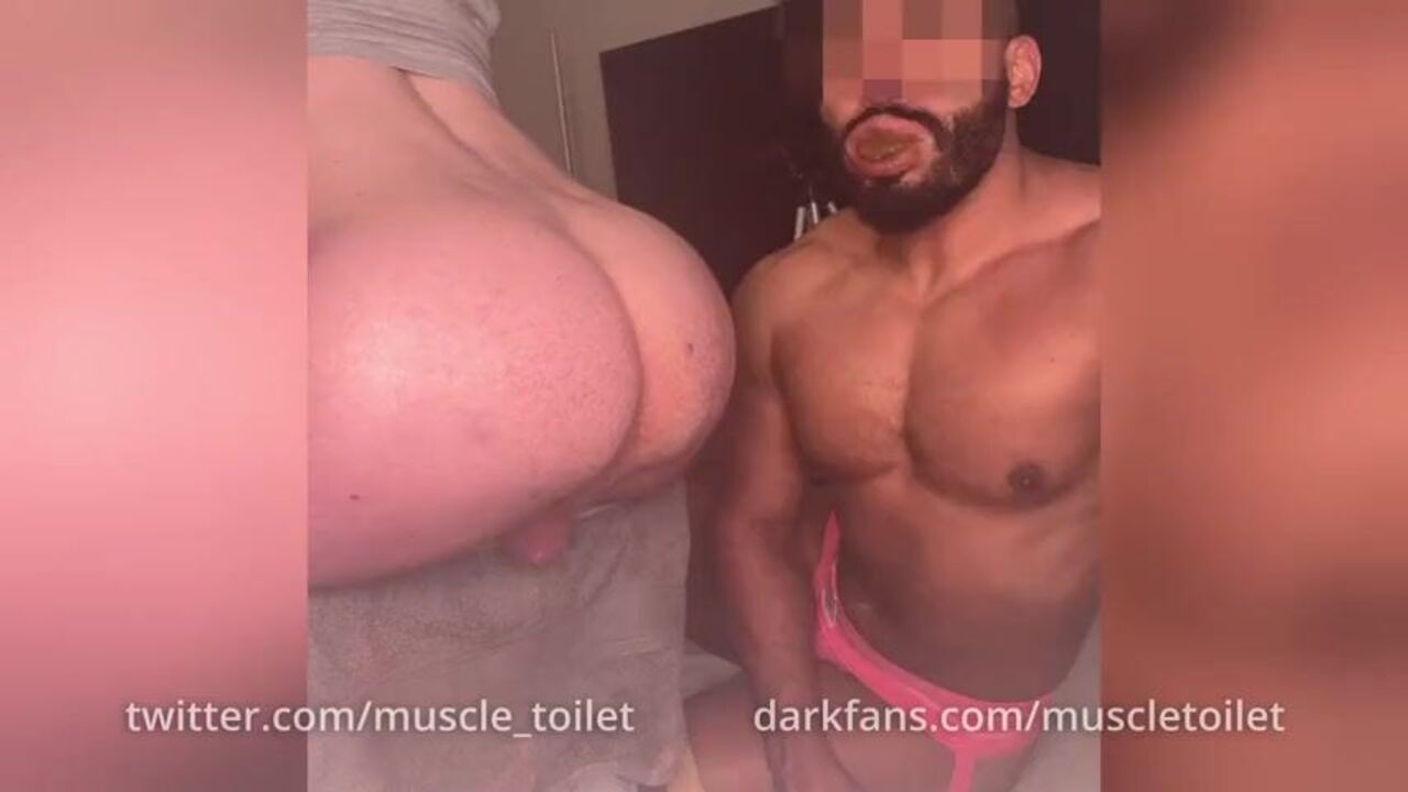 Watch this muscular dude devour his own urine in the toilet