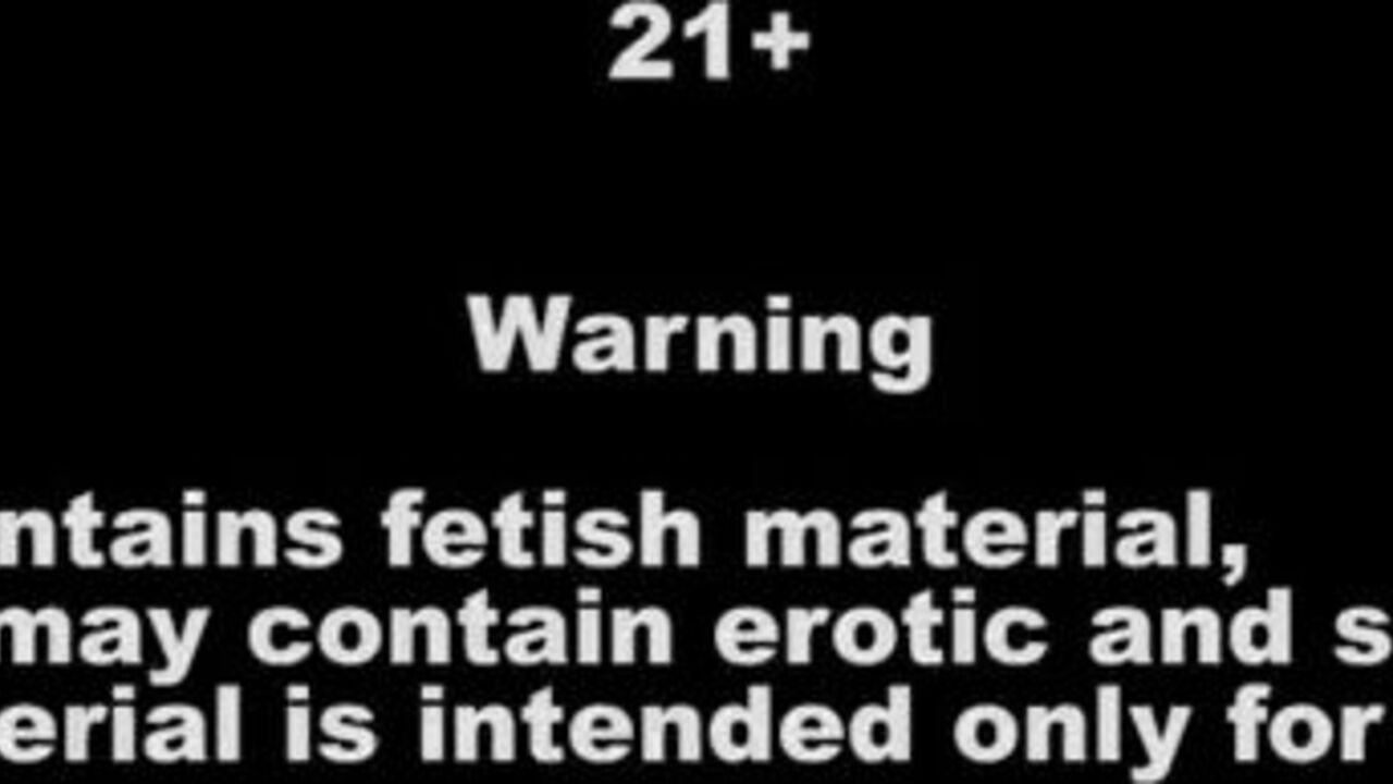 Betty Parlour gets down and dirty in pantyhose, taking a big load