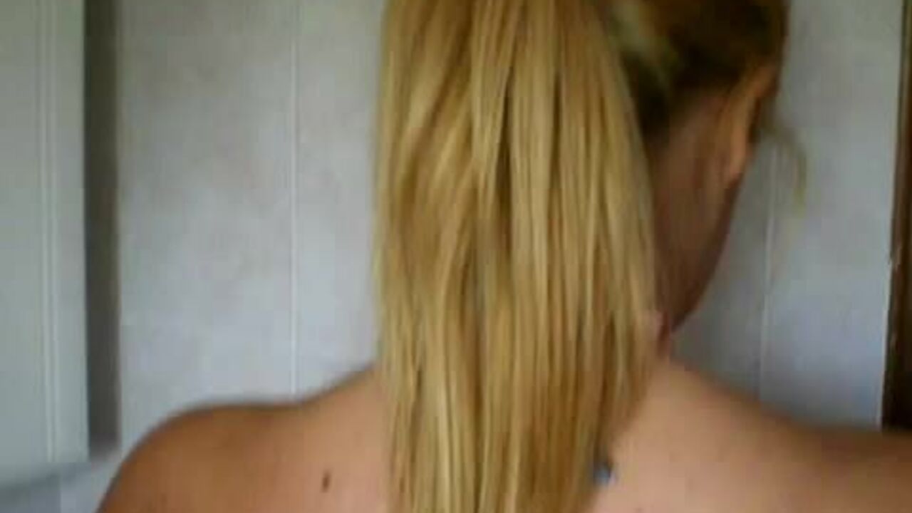 Blonde slut gets a messy fart in her scat video