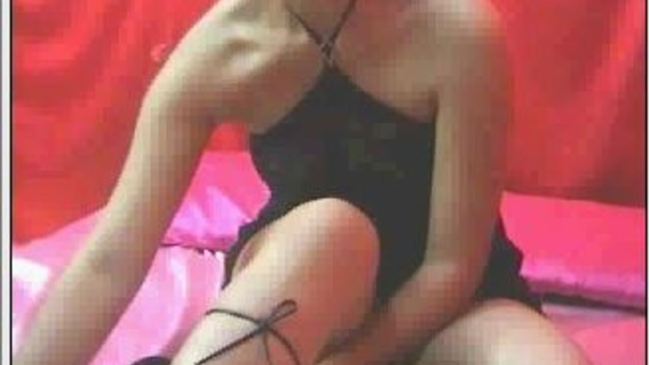 Watch this dirty girl scat & eat her own filth on webcam