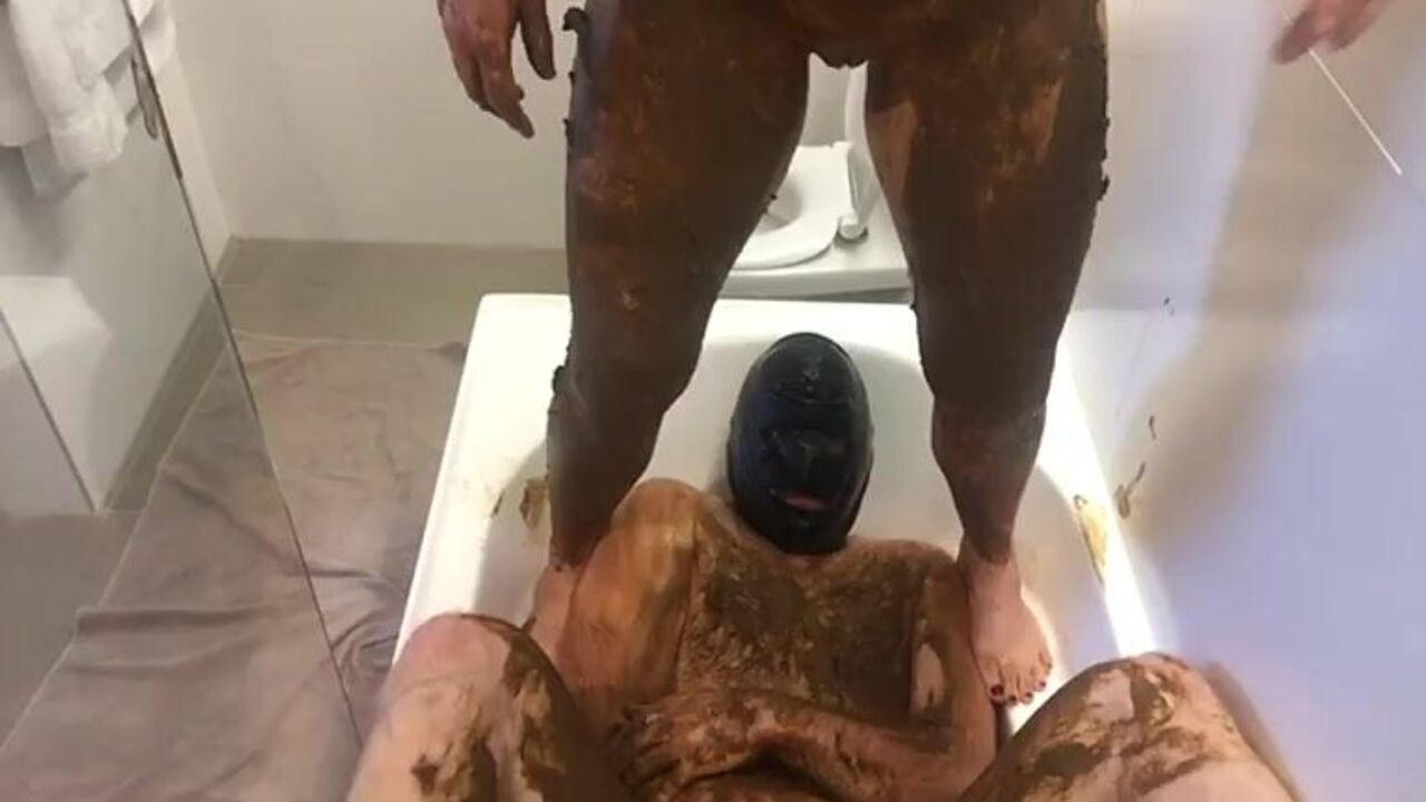 Watch this kinky amateur scat porn video as she enema-pisses her way through her filthy scat