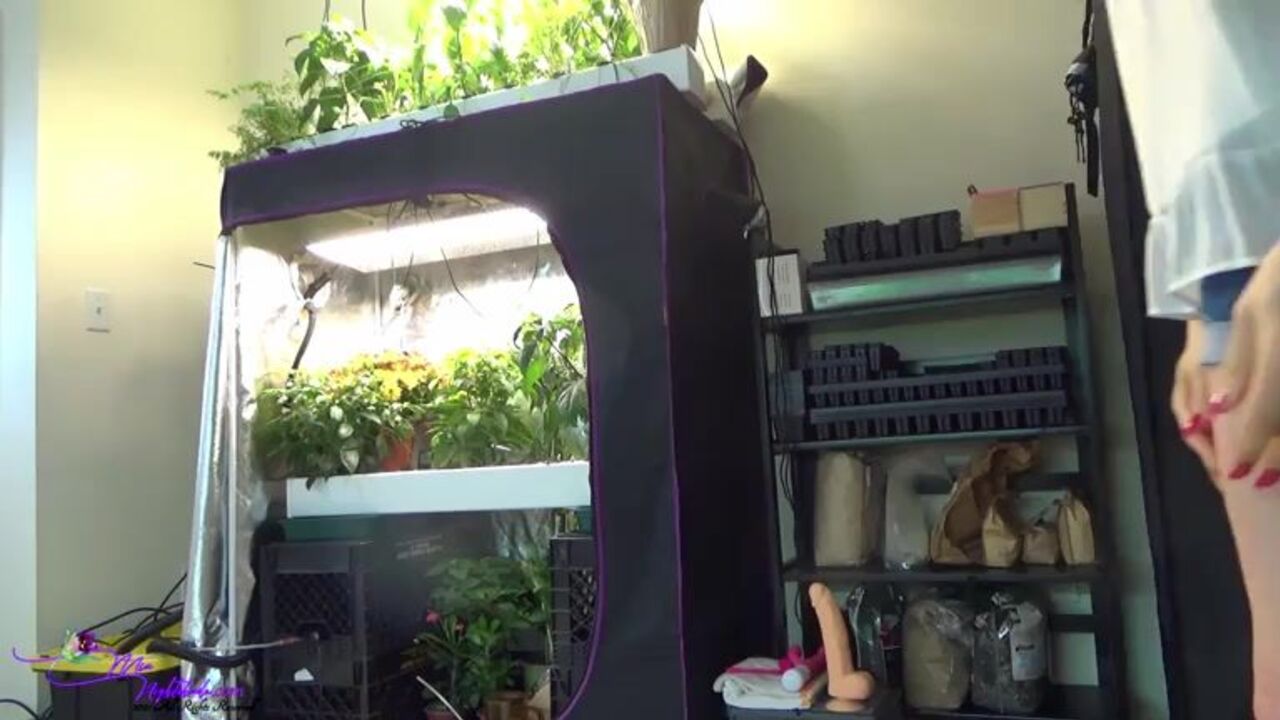 Mia Nightshade gets her filthy cravings satisfied in Autumn Harvest