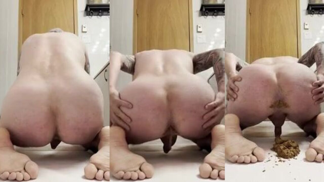 I scat and play with my load while my girlfriend watches in despair