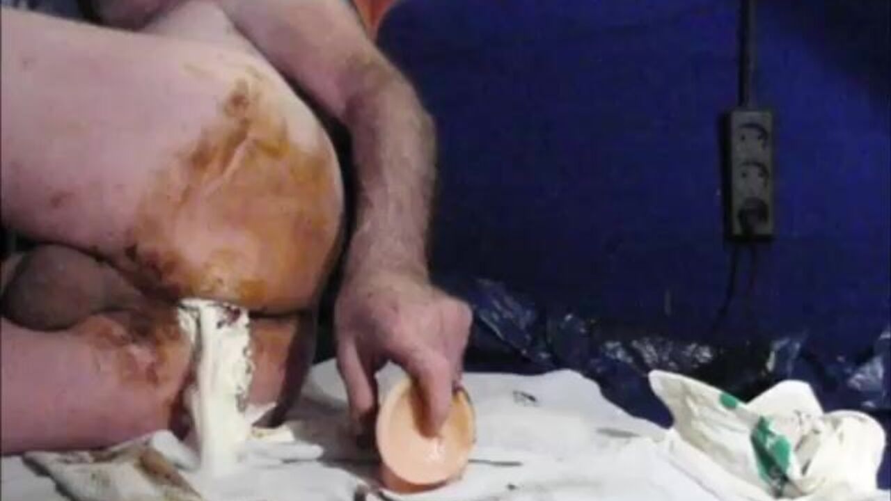 Sahnedurchfall und weiht den neuen kacken- und dildoeinweihung-Dildo- torped mit