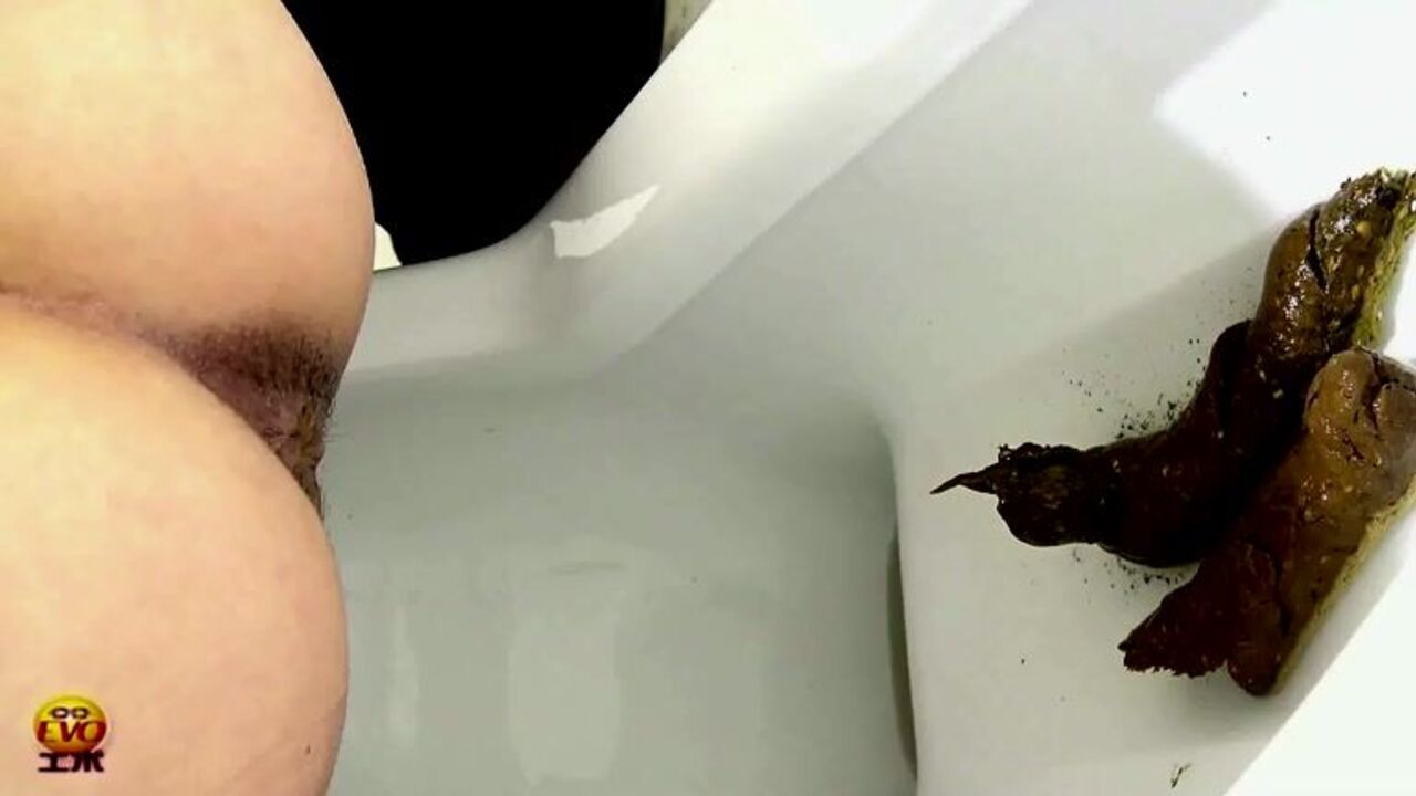 Watch this kinky scat porn video of a filthy slave getting off in a pooped up way!