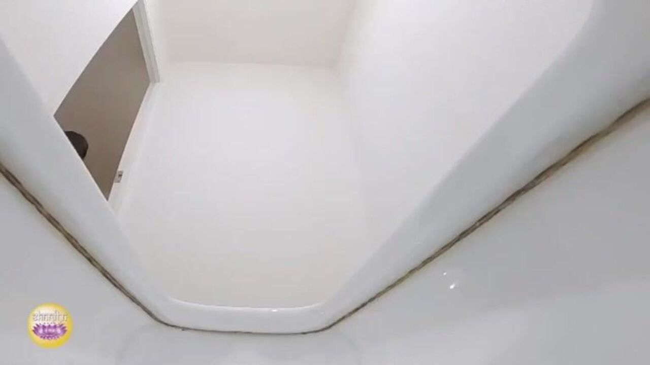 Watch this filthy video of a scatty slut getting her pussy and ass pumped full of hot piss